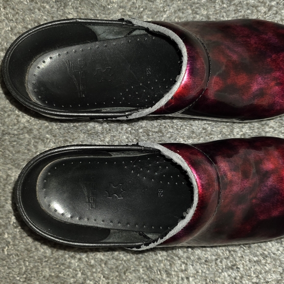 Dansko Professional clogs red black marble patent leather finish size 38 (7.5) * - Picture 12 of 16